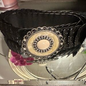 Elegant Black and Cream Women's Stretch Belt